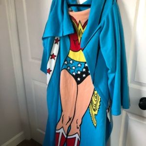 COPY - Wonder Woman sleeved blanket - Snuggie